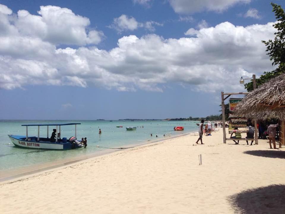 R&V Villa Negril Bagian luar foto